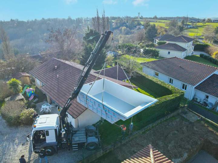 Mise en place de piscines à coque, même en accès difficile