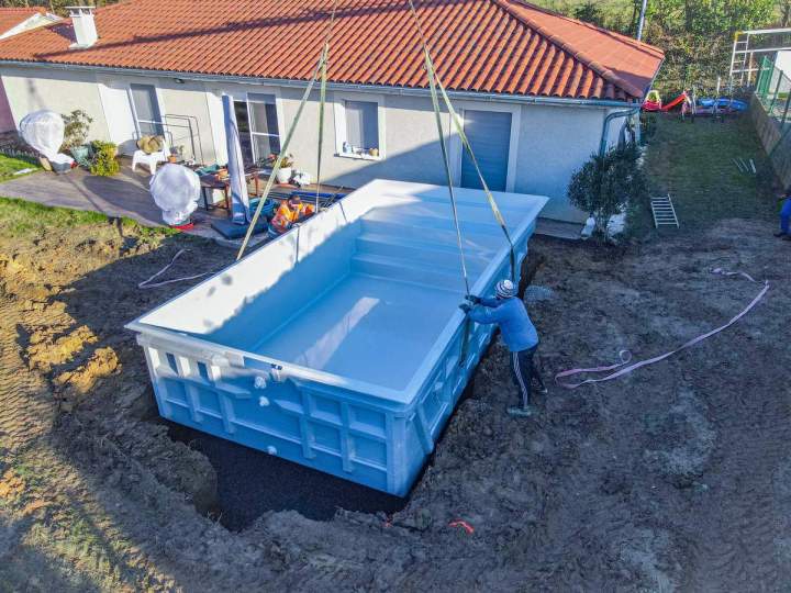 Piscine à coque installée Saint-Bonnet-de-Mure